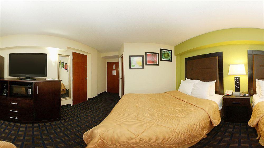 Quality Inn & Suites גרינוויל מראה חיצוני תמונה